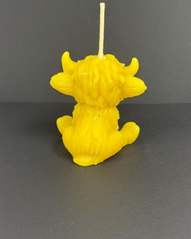 Sitting Highland Cow - Gold