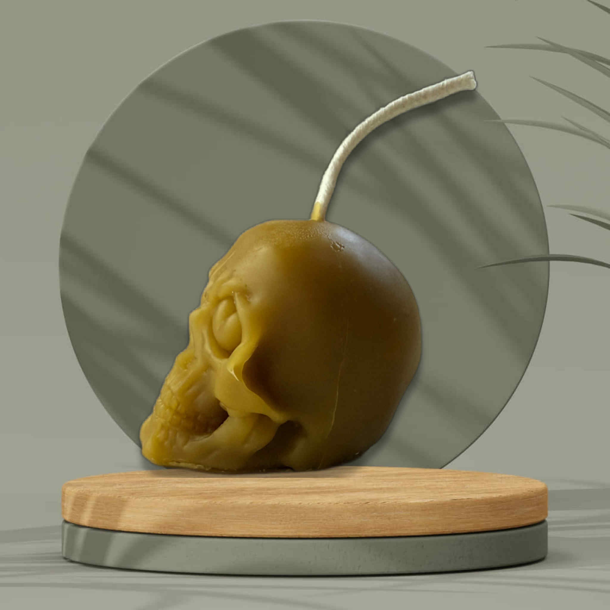 Skull With Heart Eyes Gold