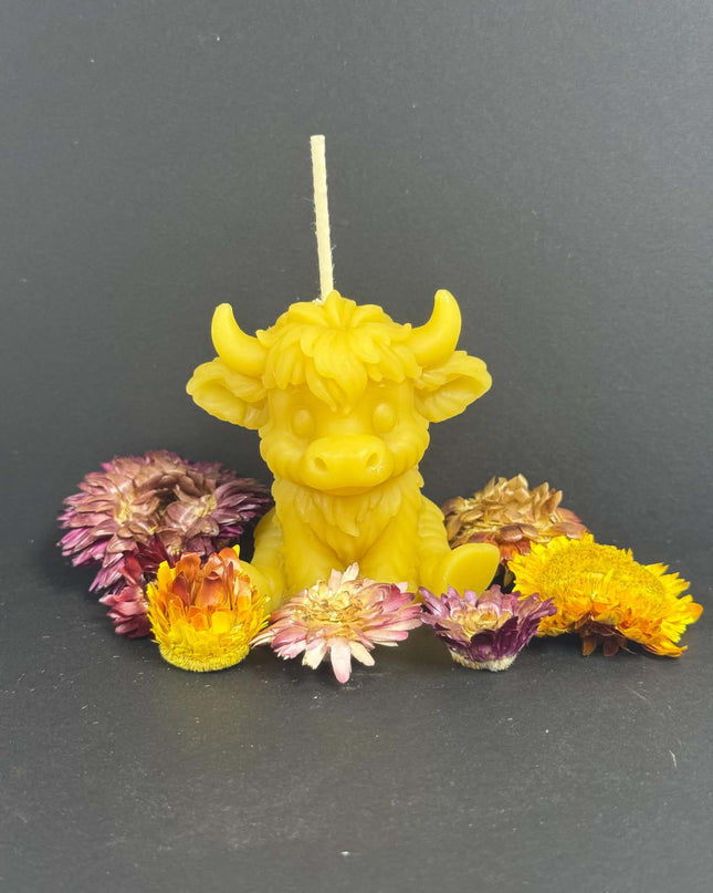 Sitting Highland Cow - Gold