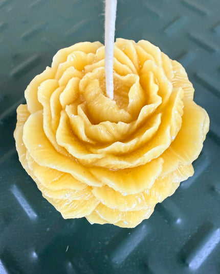 Detailed Rose Handmade Candle – Gold