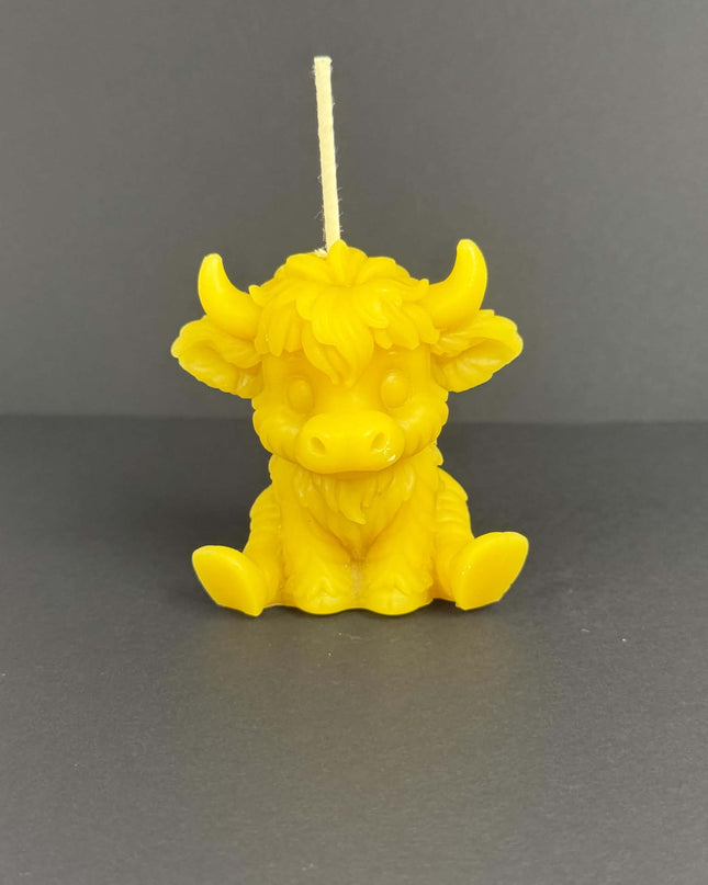 Sitting Highland Cow - Gold